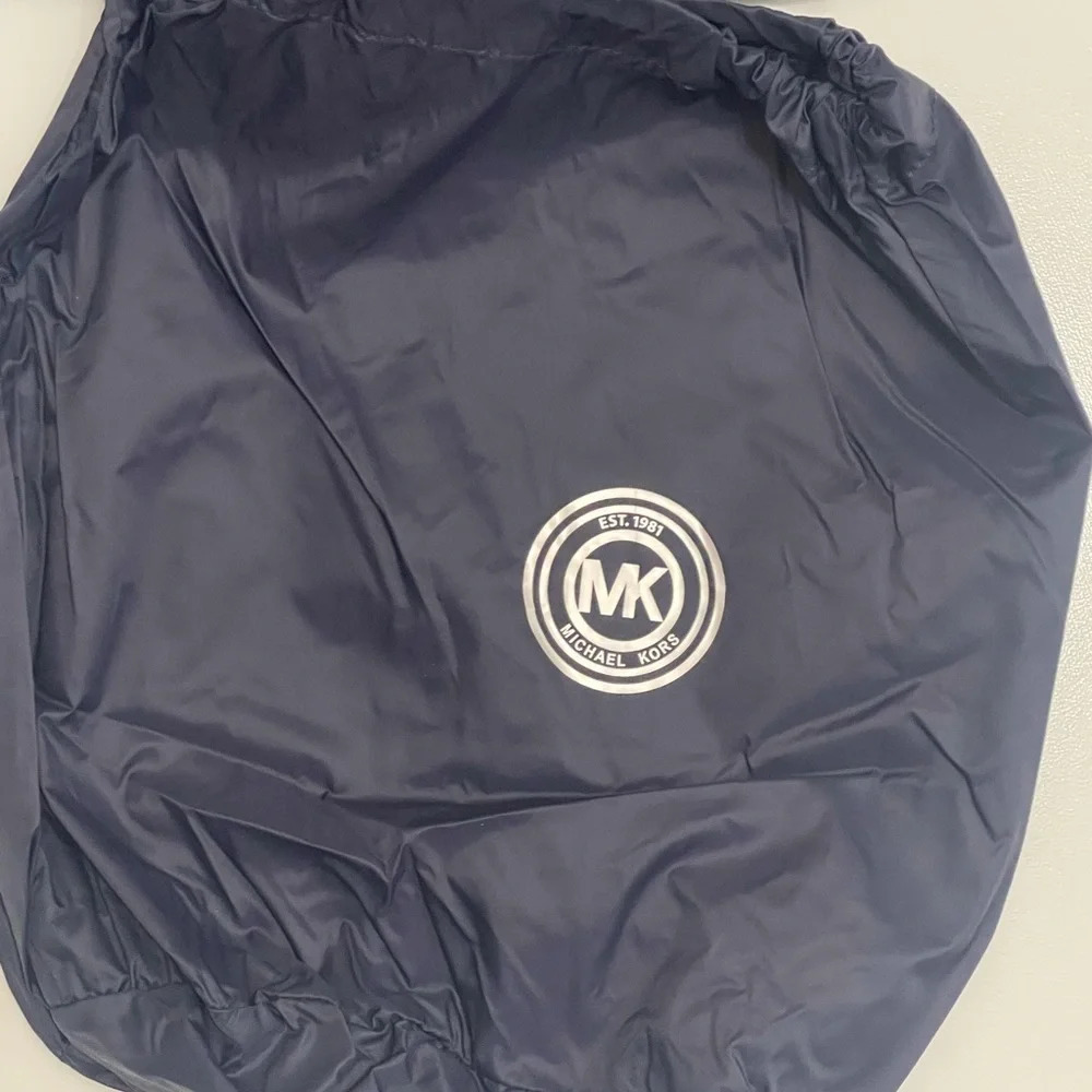 NEW MICHAEL KORS MENS Logo Tape Quilted Nylon Puffer Vest size XL Navy blue - Picture 9 of 10